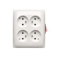 SimonAquaclick Gniazdo wtyczkowe 4-krotne z wyłącznikiem biały